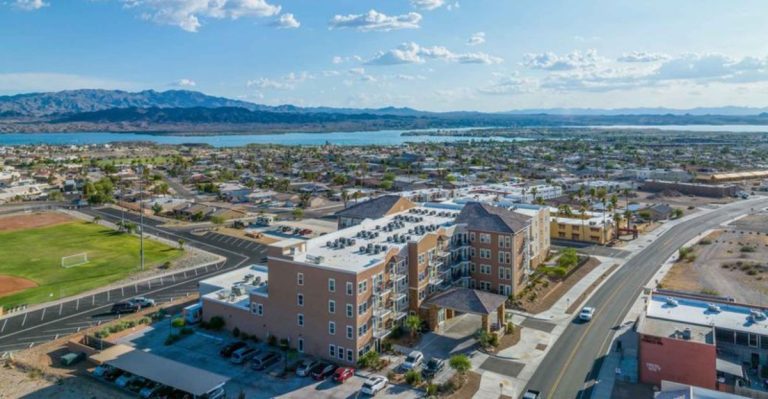 Locals Say This Arizona Lake Town Has Been Ruined By Summer Tourists