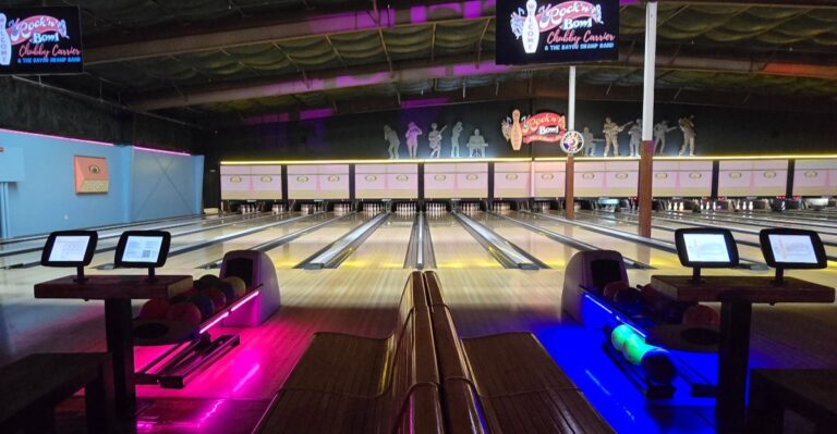 The Old-School Bowling Experience Still Lives On At This Charming Louisiana Alley