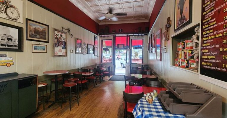 This Secret Pizzeria Is So Good People Drive Three Hours Across Arizona Just For A Slice