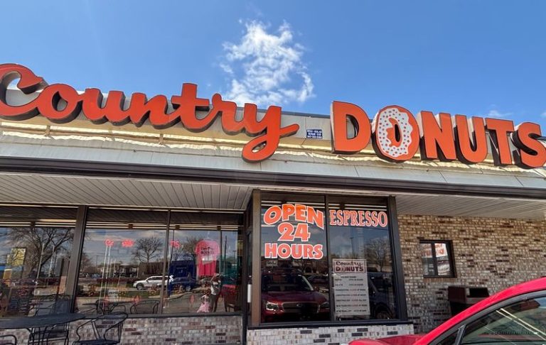 This Unassuming Crystal Lake Bakery Has Been Frying Fresh Donuts Locals Line Up For Since 1960