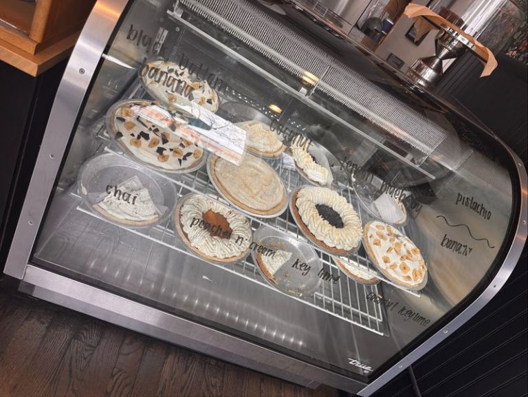 9 Illinois Pie Shops Where Locals Line Up For A Whole Homemade Slice