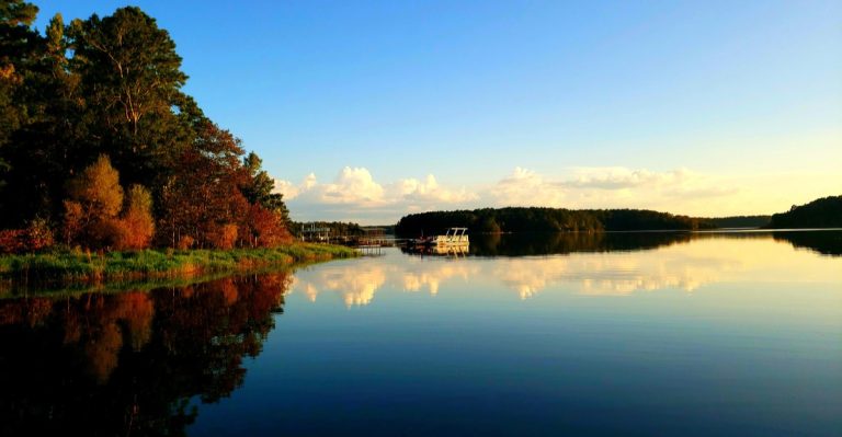 This Massive Georgia Lake Covers A Town Most People Have Never Heard Of