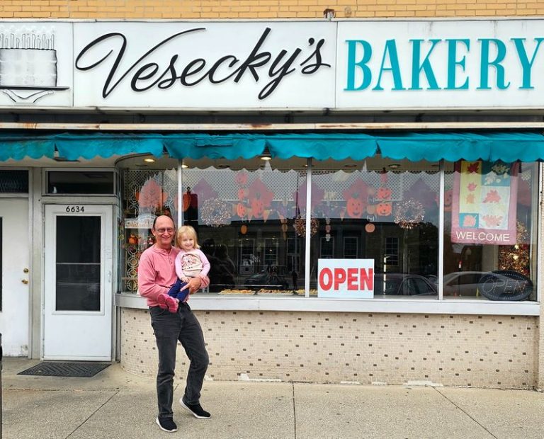 Locals Drive For Miles To This Illinois Bakery For Kolaches Straight From The Oven