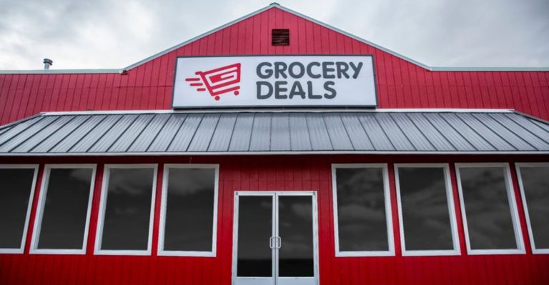 Oregon Families Are Driving Out Of Their Way For This Grocery Store’s Unexpected Deals
