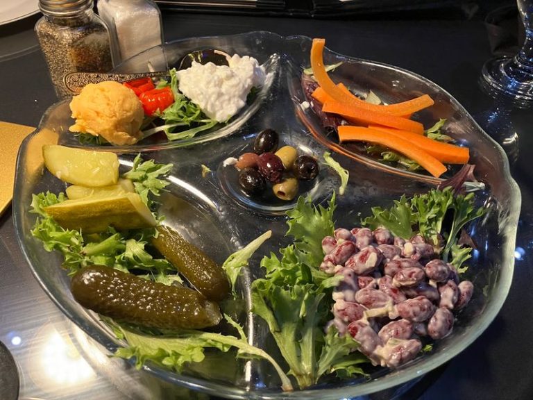 Here Are 7 Illinois Supper Clubs Where Dinner Still Comes With A Relish Tray