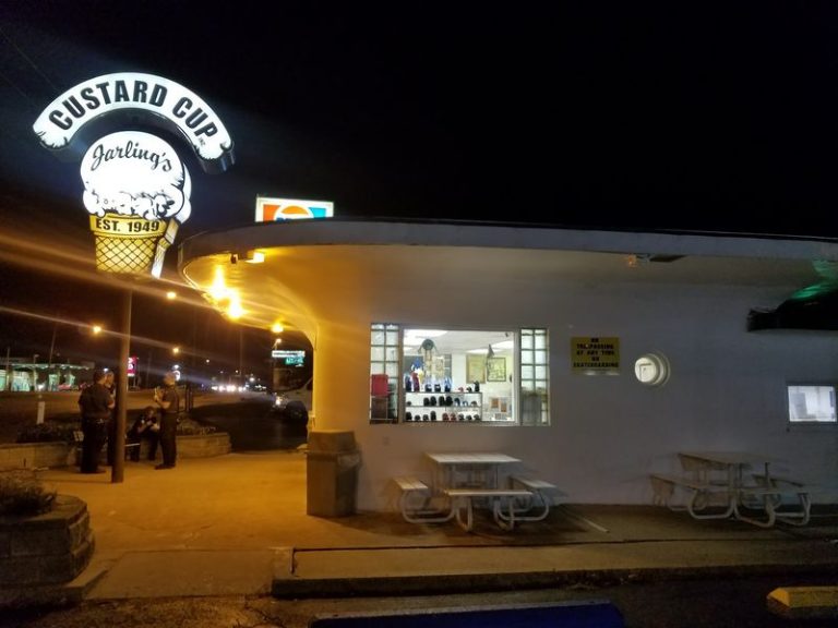 Locals Swear This Illinois Frozen Custard Stand Serves The Creamiest Cones For Miles