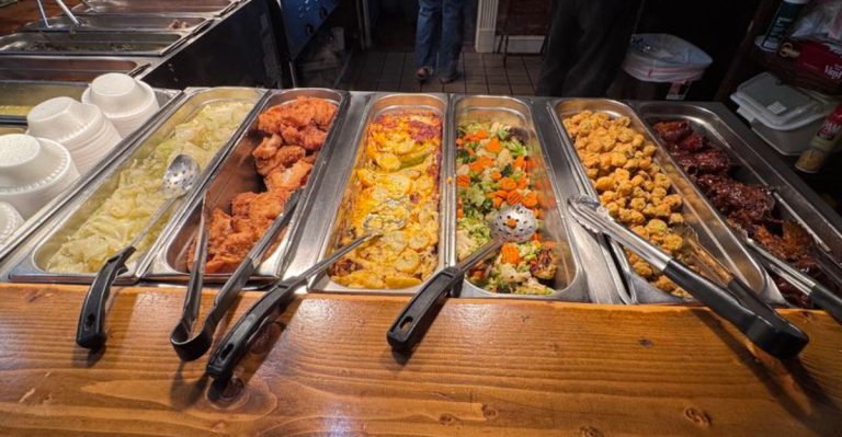 This Hidden Georgia Restaurant Has A Buffet So Good Locals Won’t Stop Talking About It