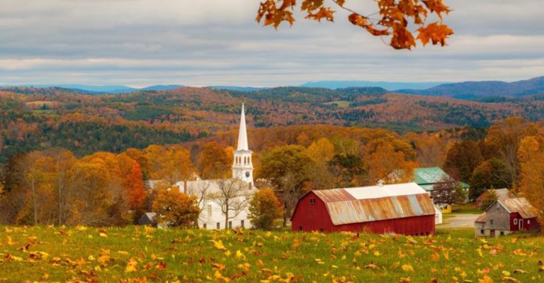 This Vermont Town Looks Like A Painting Once Autumn Arrives