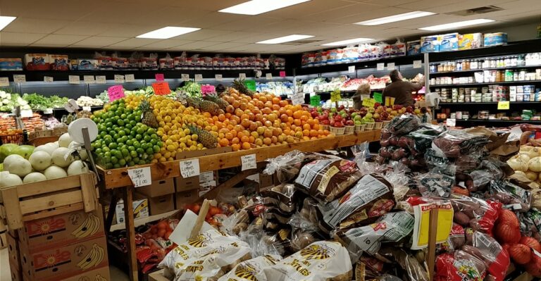 Skip The Big Grocery Chains And Discover This Little-Known Pennsylvania Farm Market With Surprisingly Low Prices