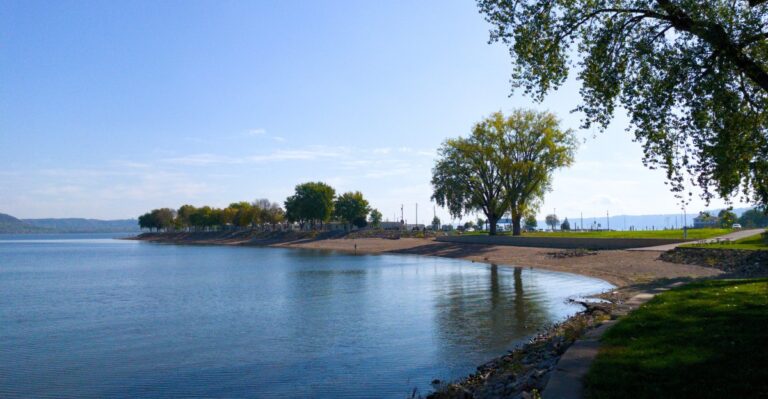 This Minnesota Lakefront Gem Offers The Kind Of Peaceful Retirement Many Americans Dream About