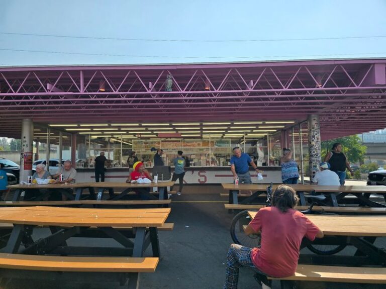 This Washington Burger Window Has Been Handing Out Huckleberry Shakes And Apple Pie Pizza Since 1965