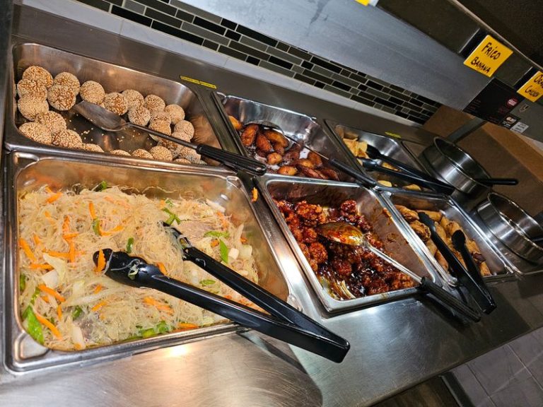 This Peoria Vietnamese Spot Serves Plates So Massive Locals Kept It Secret For Years