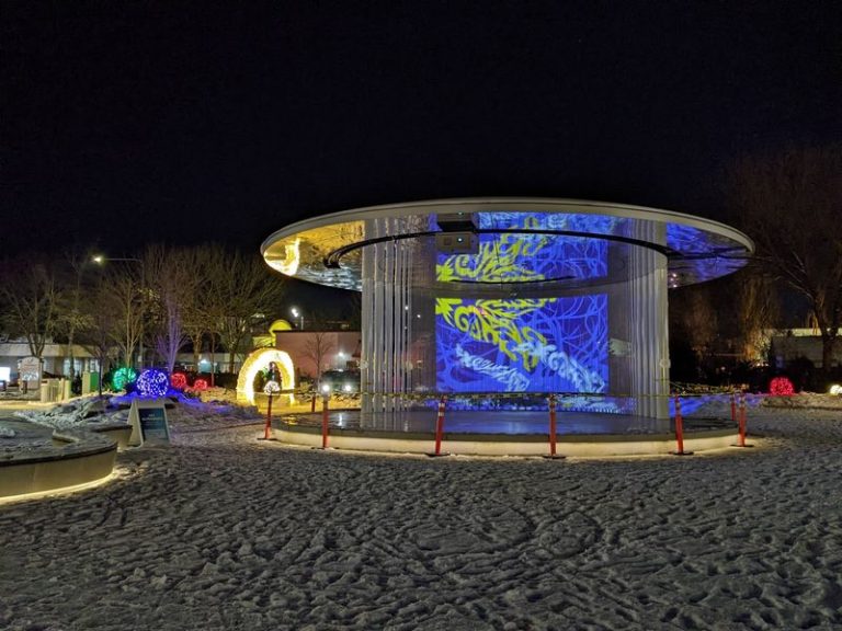 6 Washington Christmas Light Displays Where Families Stroll For Free This Holiday Season