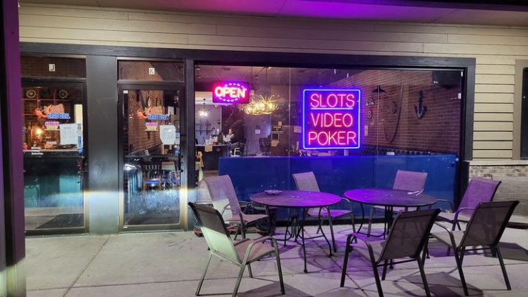 Craving A Real Fish Boil? These 7 Illinois Spots Simmer It Lakeside The Old Way