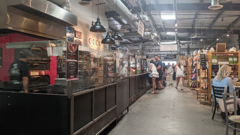 Fresh-Pressed Arizona Olive Oil Gets Poured For Free Tastings At This Queen Creek Farm