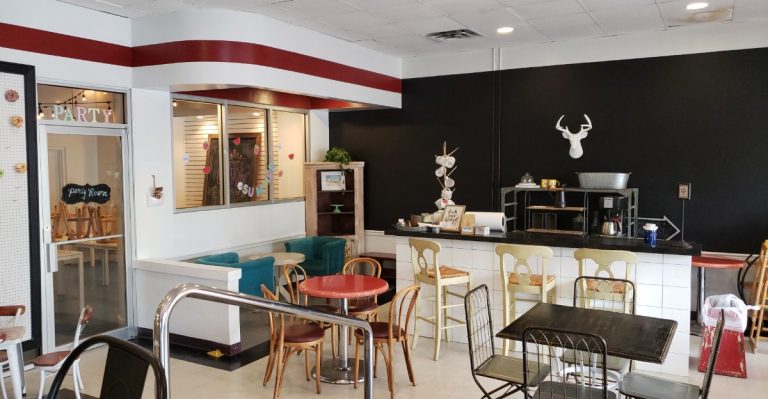 This Alabama Bakery Has A Signature Dessert Locals Bring Home By The Box