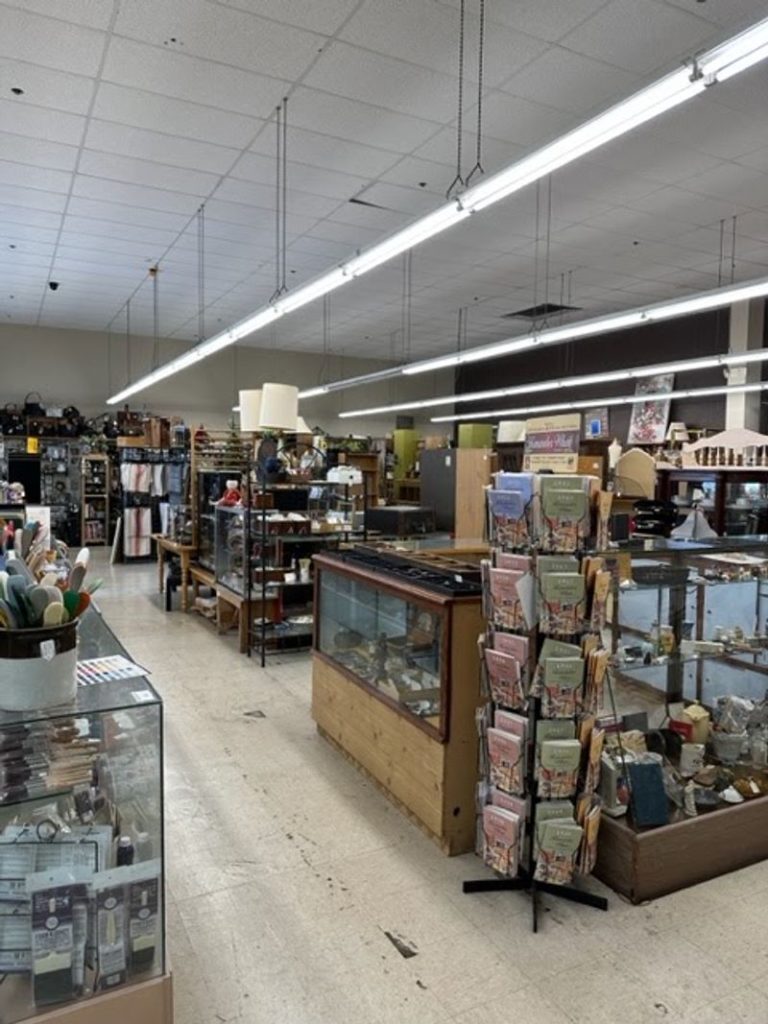 This Illinois River Town Has the Kind of Antique District You Lose a Whole Day In
