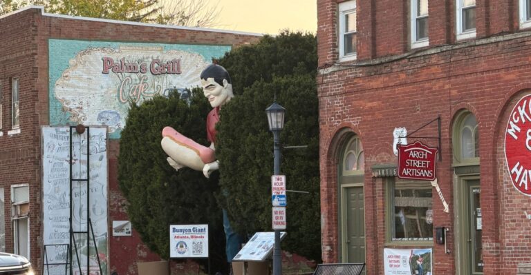 A Giant Fiberglass Lumberjack Has Greeted Route 66 Travelers In Illinois Since The 1960s, And Visiting Is Free
