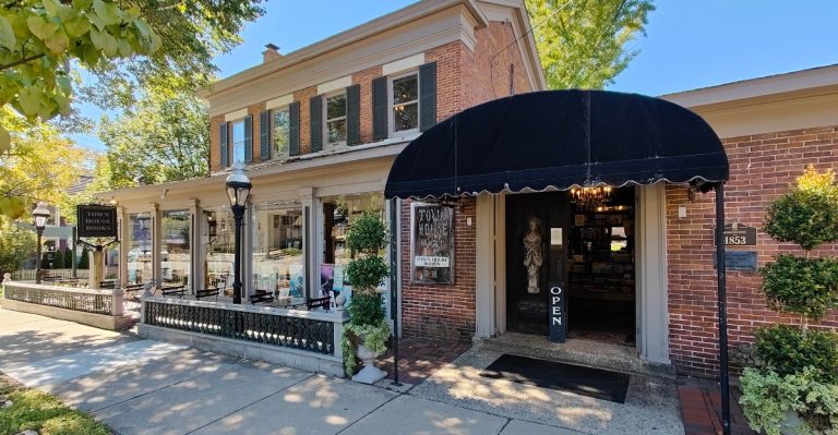 This Charming Illinois Bookstore Cafe Pairs 200,000 Books With Coffee Worth The Drive