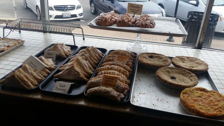Nobody Expects Berwyn, Illinois To Have A Bakery Turning Out Old-World Bohemian Kolaches This Good