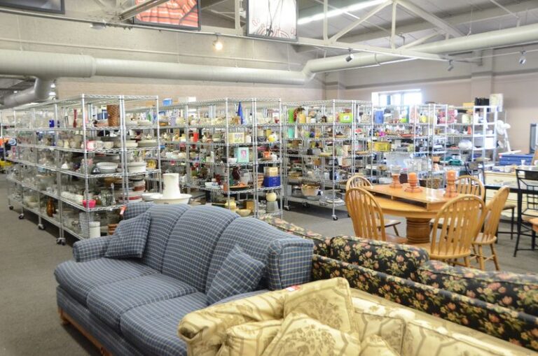 Chicagoland’s 9 Top Under-The-Radar Thrift Shops For Incredible Bargains