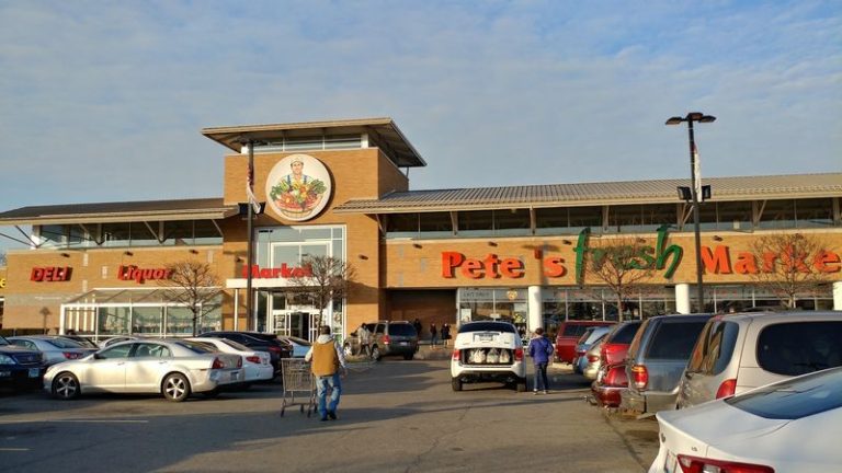 This Illinois Grocery Store Is Where Budget-Minded Families Go For Reasonable Prices And A Huge Selection