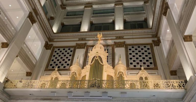 This Pennsylvania Store Is Home To The World’s Largest Fully Functioning Pipe Organ