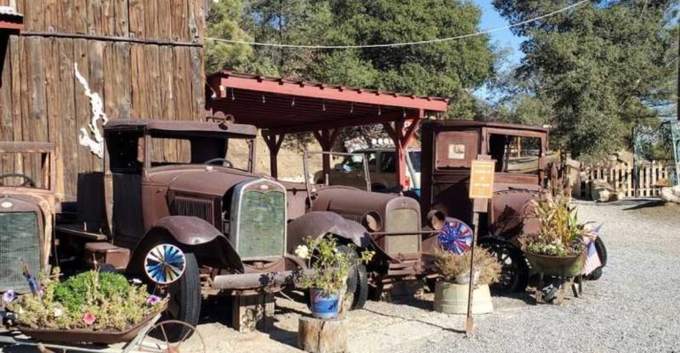 This Tiny California Mountain Town Turns Into An Apple-Lover’s Paradise Every September