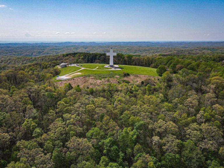 This Hilltop Landmark In Southern Illinois Stands Out For Miles