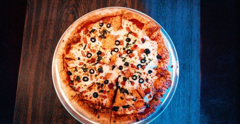 Kansas’ Alien-Themed Pizza Experience Is Stranger Than It Sounds
