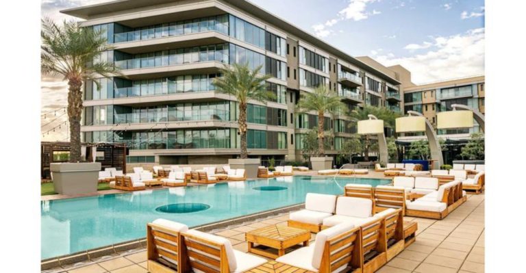 This Adults-Only Arizona Pool Turns A Summer Day Into A Grown-Up Escape