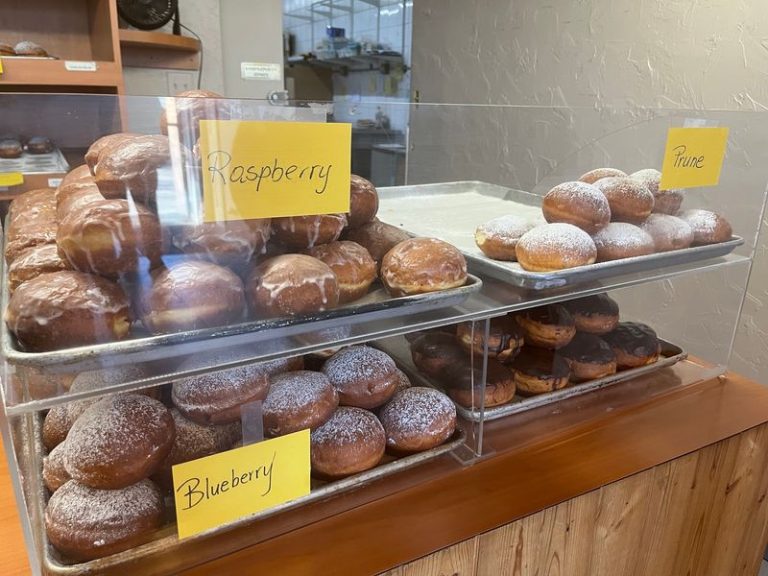 This Old-School Illinois Polish Bakery Has Been Baking Fresh Rye And Paczki For Decades