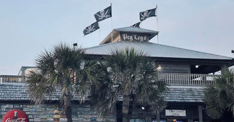 This Florida Seafood Shack In Pensacola Beach Is A Pirate’s Paradise With Must-Try Oysters