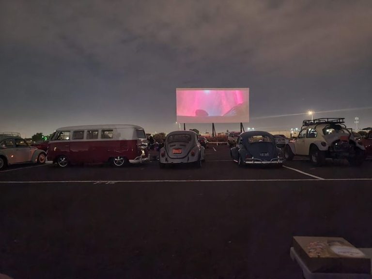 This Old-School Arizona Drive-In Still Plays Double Features Under The Open Sky For Almost Nothing