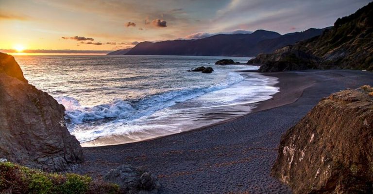 This Beach In California Looks Straight Out Of Hawaii (And Hardly Anyone Knows About It)