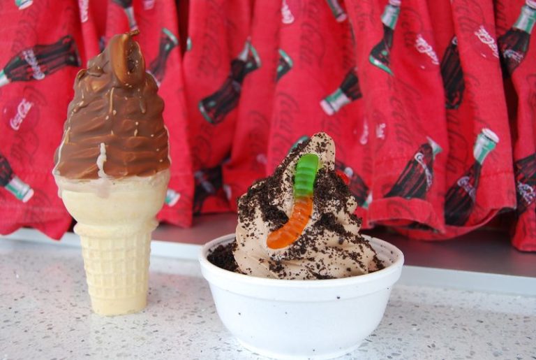 We Tracked Down 7 Illinois Frozen Custard Stands Where Every Batch Is Churned Fresh All Day
