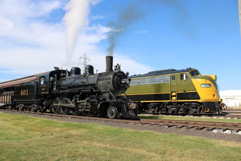 6 Illinois Train Rides Where Late Fall Color Rolls Past The Window Without Any Traffic