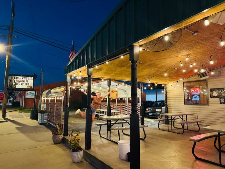 This Illinois Barbecue Joint In Murphysboro Smokes Its Pork Shoulder For Fourteen Hours Straight