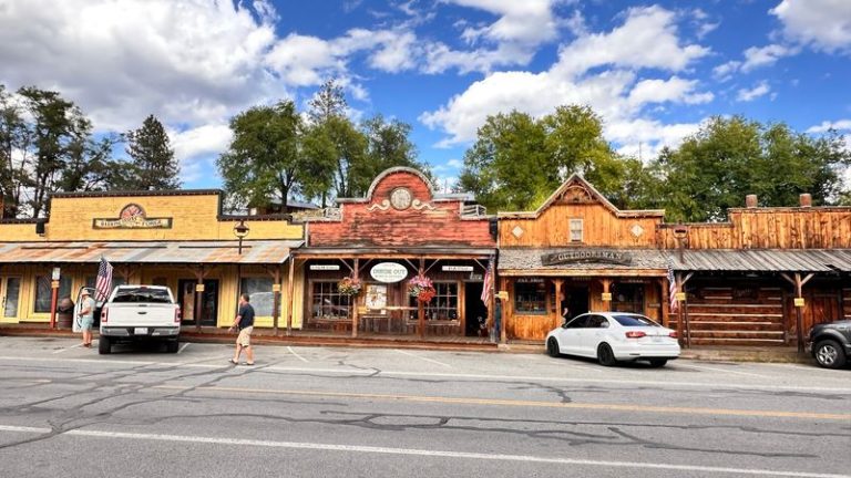 A Retired Grange Hall In Washington Now Serves Wood-Fired Pizza Where Farmers Once Gathered
