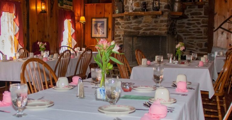 Pennsylvania Has A Buffet Inside A Historic Barn Where You Can Fill Your Plate With Homemade Favorites