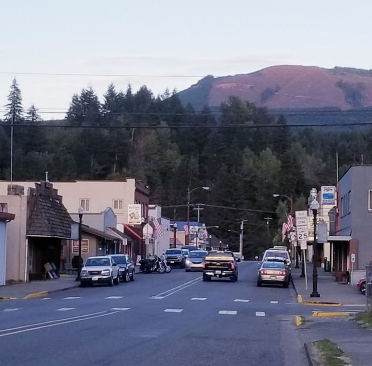 This Quiet Washington Town Mixes Logging History, A Live Stage, And Old-Fashioned Charm Into One Slow Afternoon