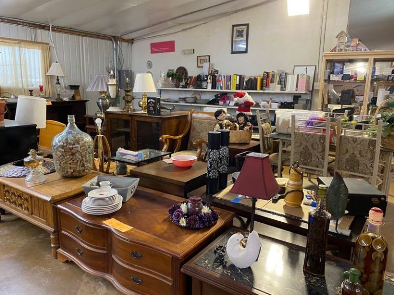 10 Arizona Thrift Stores Where $20 Fills A Whole Cart With Surprising Finds
