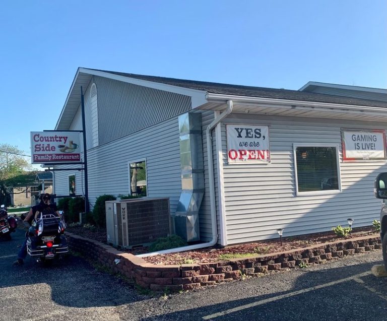 This Unassuming Diner In Rural Illinois Serves Home-Style Comfort Food Worth Pulling Off The Highway For