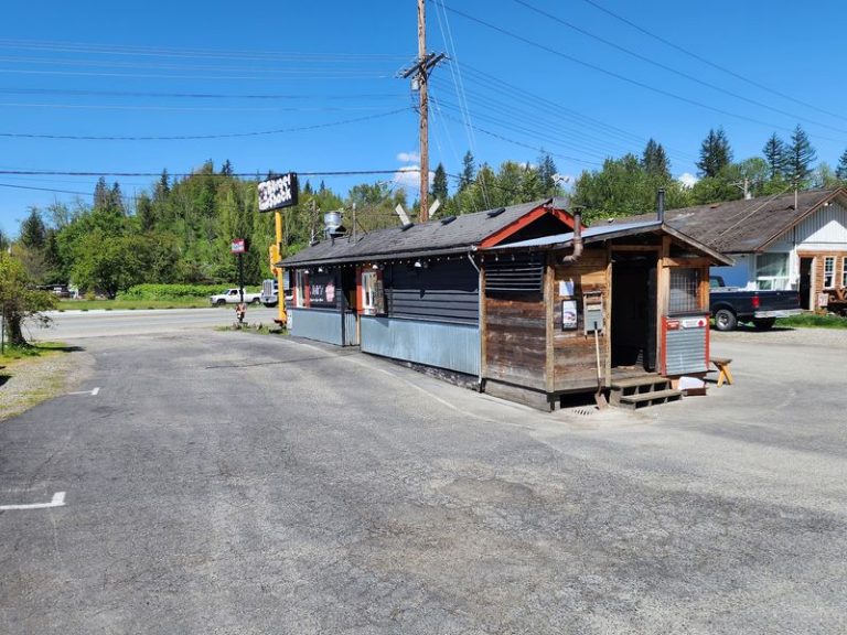 Drivers Happily Go Miles Out Of Their Way For The Thick Milkshakes At This Washington Burger Shack