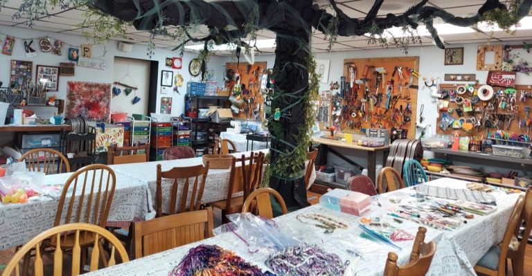 11 Donation-Based Pennsylvania Craft Stores For Secondhand Fabric Treasures