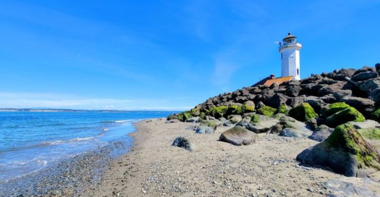 This Washington Lighthouse Lets Guests Move Into The Keeper’s Historic Home