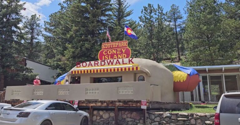 Colorado Has A Coney Island-Style Hot Dog Stand Hiding In Plain Sight