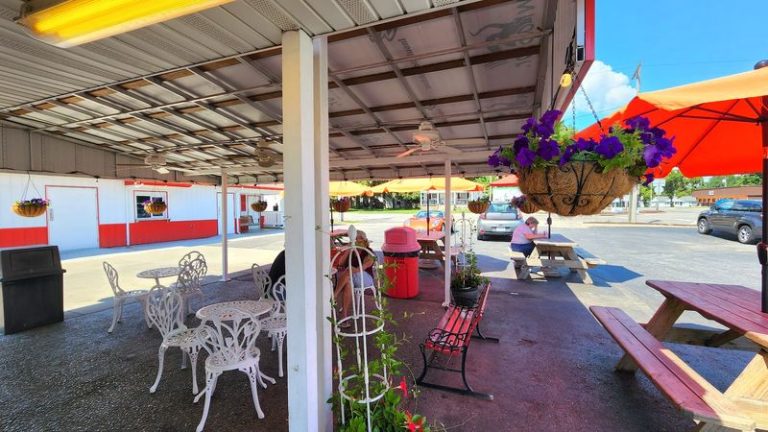 This Old-School Illinois Custard Stand Has Been Scooping The Same Frozen Treat For Decades