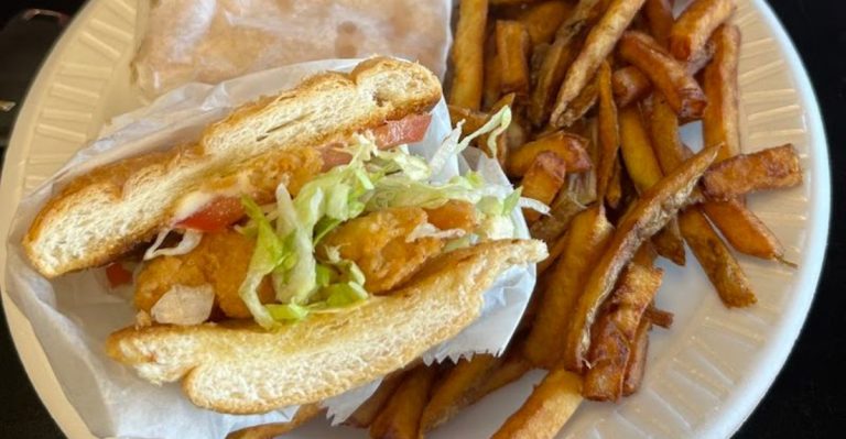 This Monroe, Louisiana Roadside Burger Spot Serves Cheeseburgers With Old-School Southern Gravy Flavor