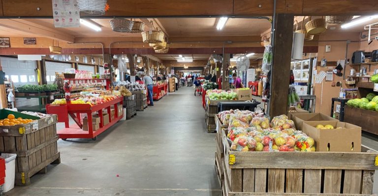 Everyone Buys Groceries At Kroger, But This Hidden Georgia Farm Market Is A Peach Lover’s Dream